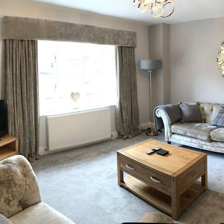 Stunning Apartment In The Heart Of Broadway Broadway  Exteriör bild