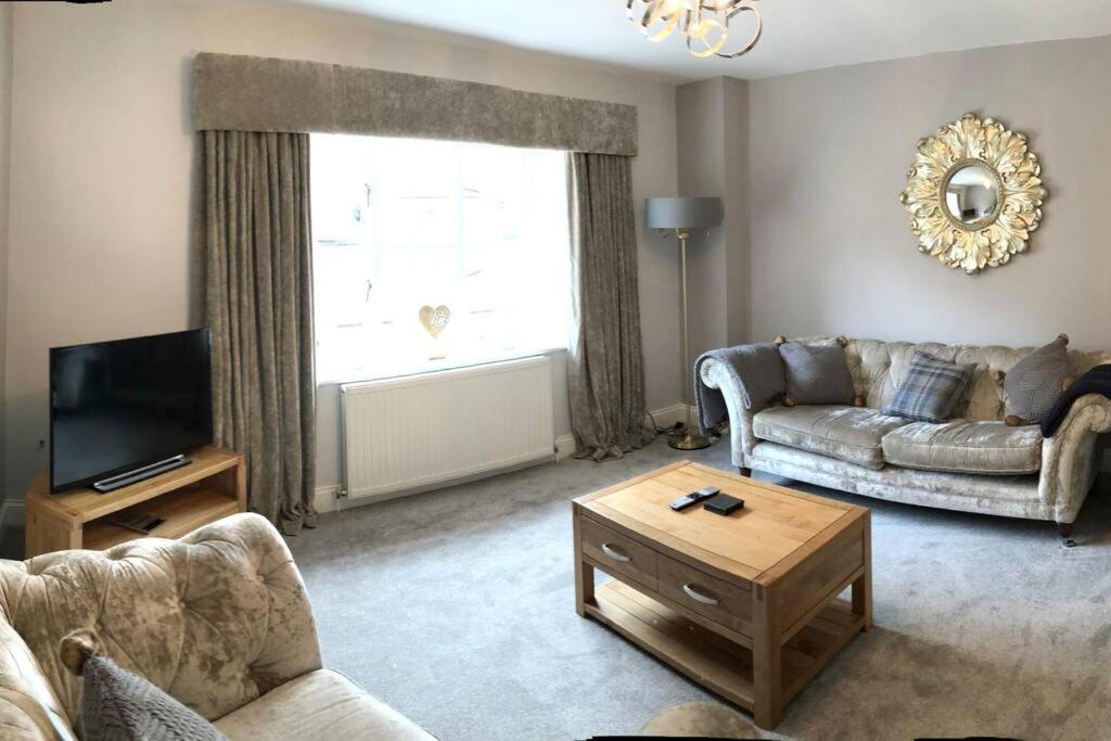 Stunning Apartment In The Heart Of Broadway Broadway  Exteriör bild
