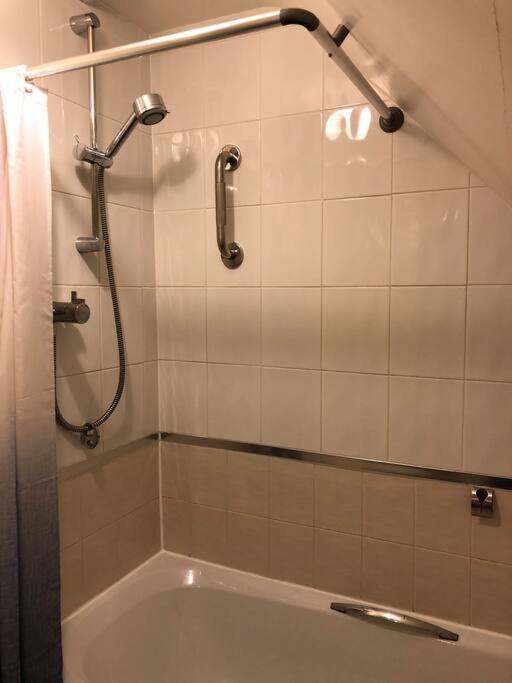 Stunning Apartment In The Heart Of Broadway Broadway  Exteriör bild