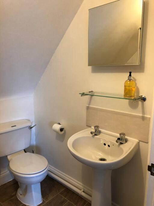 Stunning Apartment In The Heart Of Broadway Broadway  Exteriör bild