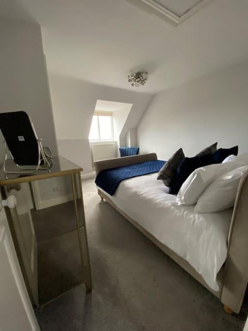 Stunning Apartment In The Heart Of Broadway Broadway  Exteriör bild